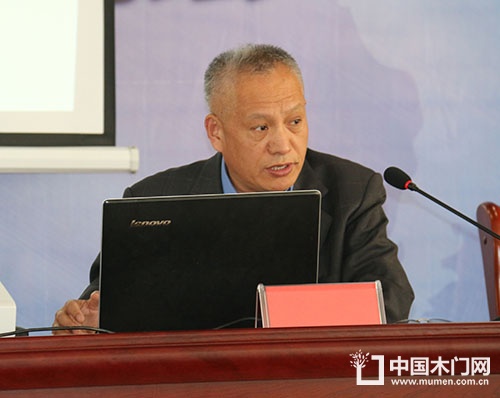 中國(guó)木材與木制品流通協(xié)會(huì)副會(huì)長(zhǎng)兼秘書長(zhǎng)李佳峰