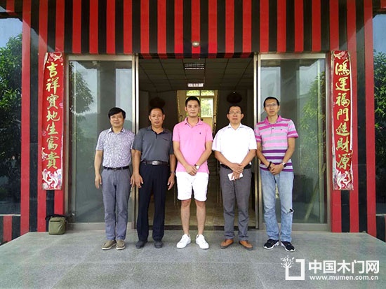 河北和浙江木門企業(yè)對重慶部分企業(yè)進行了考察