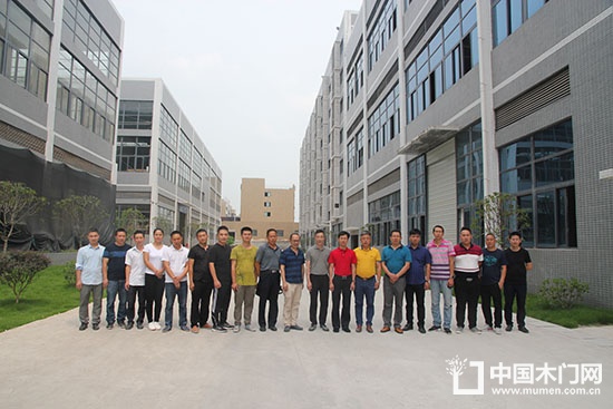 河北和浙江木門企業(yè)對重慶部分企業(yè)進行了考察