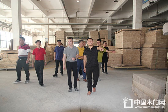 河北和浙江木門企業(yè)對重慶部分企業(yè)進行了考察