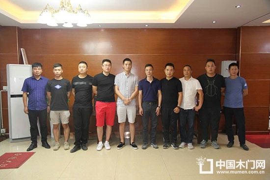 河北和浙江木門企業(yè)對重慶部分企業(yè)進行了考察