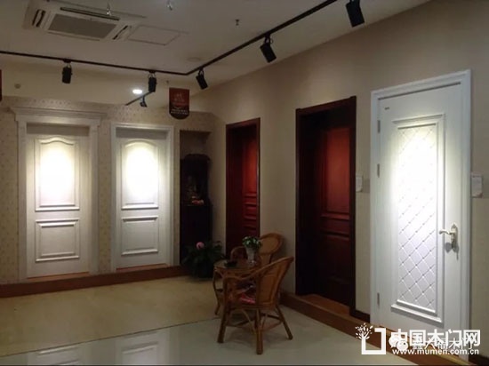 實(shí)體店買門