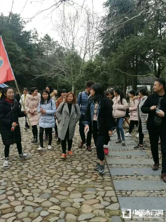 陽春木門