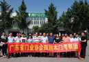 炎炎夏日，廣東門業(yè)協(xié)會(huì)會(huì)長(zhǎng)關(guān)潤(rùn)開一行來到千川企業(yè)