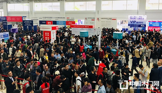 上?？諆粽? /> 
</p>
<p>
	<strong>IEQS2018完美收官</strong> 
</p>
<p>
	2018年4月28日，IEQS上?？諆粽乖谏虾Ｐ聡?guó)際博覽中心完美謝幕。根據(jù)最新統(tǒng)計(jì)，展會(huì)三天共接待來(lái)自澳大利亞、英國(guó)、臺(tái)灣地區(qū)、香港地區(qū)、伊朗、新加坡、韓國(guó)、日本、美國(guó)、印度尼西亞、馬來(lái)西亞、法國(guó)、意大利等各個(gè)國(guó)家和地區(qū)的海內(nèi)外觀眾共21199 人次，其中經(jīng)銷(xiāo)商32% ，物業(yè)及保潔11%，公共采購(gòu)8%，空凈企業(yè)7%，地產(chǎn)開(kāi)發(fā)及運(yùn)營(yíng)15%，裝潢工程及設(shè)計(jì)10%，酒店、餐飲等公共空間17%，同比增長(zhǎng)8.97%。不少?gòu)S商和供應(yīng)商現(xiàn)場(chǎng)達(dá)成合作共識(shí)，展會(huì)現(xiàn)場(chǎng)豐富的體驗(yàn)活動(dòng)，精彩的論壇分享，讓展商、觀眾滿意歸，并對(duì)于上?？諆粽沟膶?zhuān)業(yè)性和互動(dòng)性表示高度的認(rèn)可。
</p>
<p>
	<strong>全新變革，蓄勢(shì)待發(fā)</strong> 
</p>
<p>
	2019年，上海空凈展在延續(xù)上屆展會(huì)優(yōu)勢(shì)的基礎(chǔ)上，IEQS上?？諆粽谷媛?lián)合上海博華旗下CCE上海國(guó)際清潔技術(shù)與設(shè)備博覽會(huì)、CFME上海國(guó)際物業(yè)管理產(chǎn)業(yè)展覽會(huì)及CVS中國(guó)國(guó)際自助服務(wù)產(chǎn)品及自動(dòng)售貨系統(tǒng)展亮相上海新國(guó)際博覽中心N1—N4館，打造酒店展二期N館系列展全新商業(yè)格局，并在展會(huì)面積、觀眾資源全面升級(jí)。
</p>
<p align=