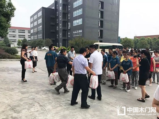 雙羽木門