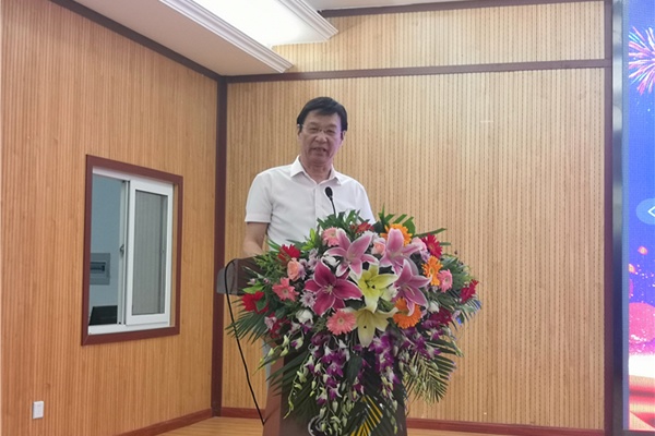 中國家居建材裝飾協(xié)會會長、國際生態(tài)品牌認(rèn)證組織戰(zhàn)略投資委員會主席邢東明