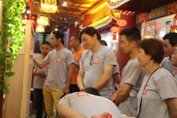 尚佰木門·整木定制客服工程部精英團(tuán)隊河南之旅圓滿結(jié)束！