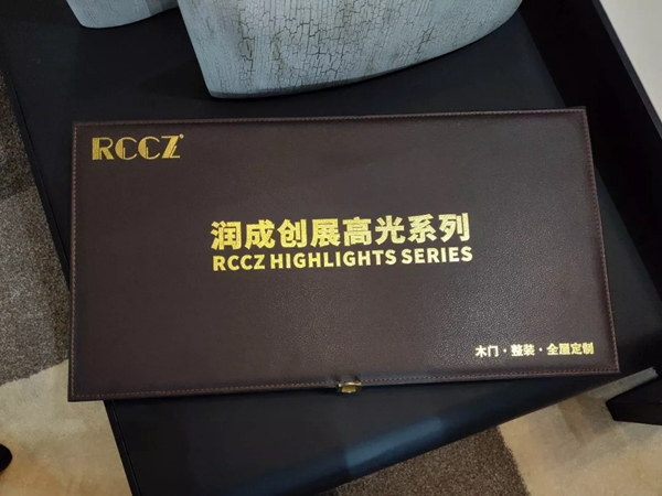 這個(gè)夏天，潤(rùn)成創(chuàng)展帶你玩轉(zhuǎn)UV板色彩！