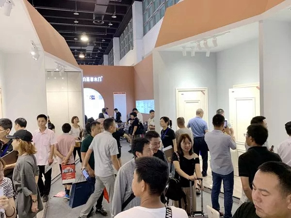 嘉尊木門：第十屆永康門博會，為您開啟財富之門！