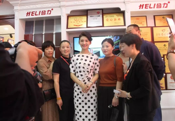 合力太和紅星美凱龍旗艦店簽售會(huì)圓滿(mǎn)結(jié)束