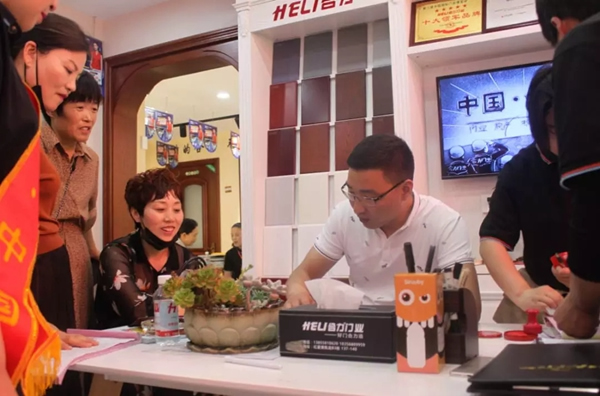 合力太和紅星美凱龍旗艦店簽售會(huì)圓滿(mǎn)結(jié)束