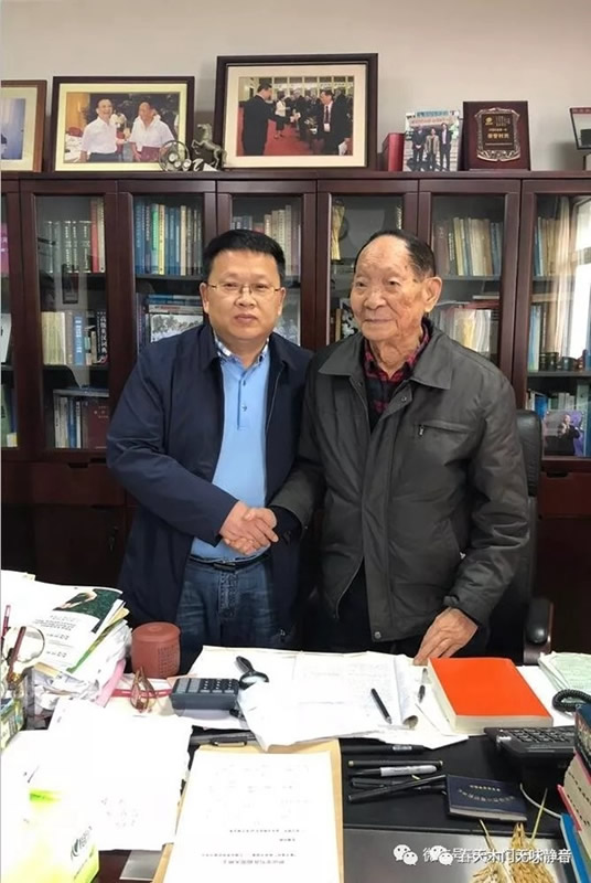 袁老為世界造糧，春天木門為世界造門！