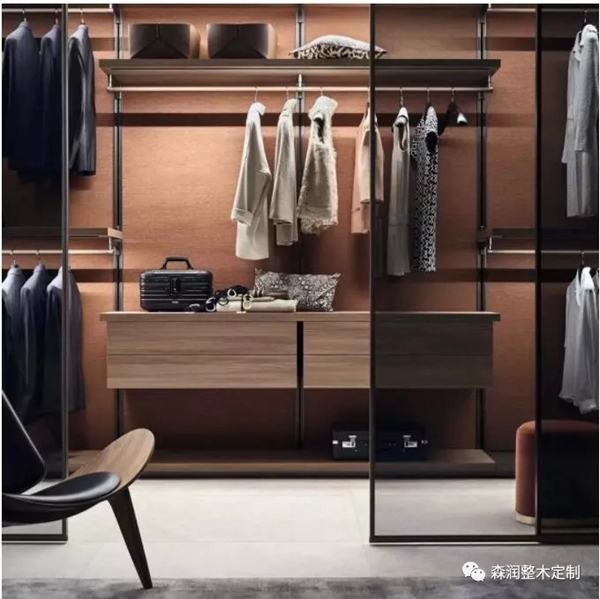 森潤(rùn)整木定制：現(xiàn)代輕奢掛墻式衣帽間設(shè)計(jì)應(yīng)用全面解析！