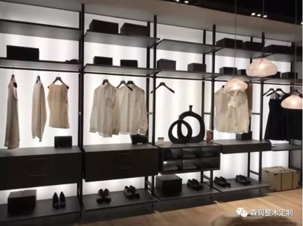 森潤(rùn)整木定制：現(xiàn)代輕奢掛墻式衣帽間設(shè)計(jì)應(yīng)用全面解析！