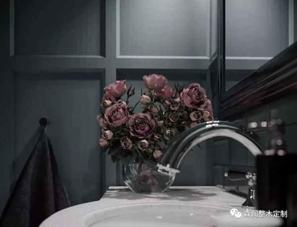 森潤整木定制：色調(diào)單一成主流，2019后現(xiàn)代原木護墻板