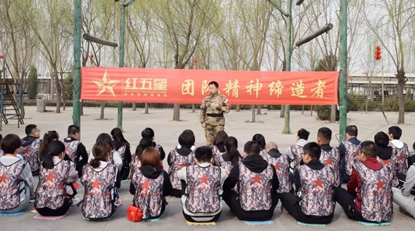 極家木門(mén)鐵軍團(tuán)隊(duì)拓展訓(xùn)練完美閉營(yíng)