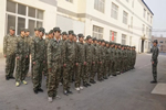 三峰木門第三生產(chǎn)中心軍訓(xùn)活動(dòng)，迷彩盛放！