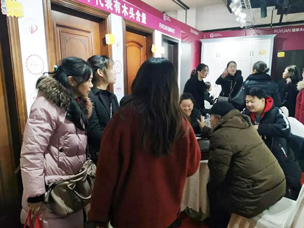 幸福家裝節(jié)|福緣木門(mén)真芯實(shí)木讓您把幸福帶回家