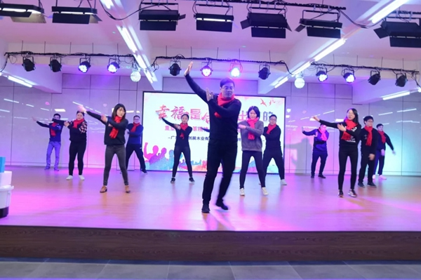 潤成創(chuàng)展木門：幸福是奮斗出來的！
