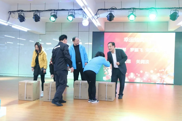 潤成創(chuàng)展木門：幸福是奮斗出來的！