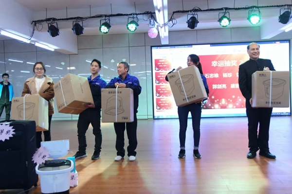 潤成創(chuàng)展木門：幸福是奮斗出來的！