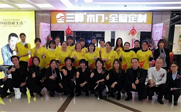 三峰木門居然之家標準店盛裝綻放！