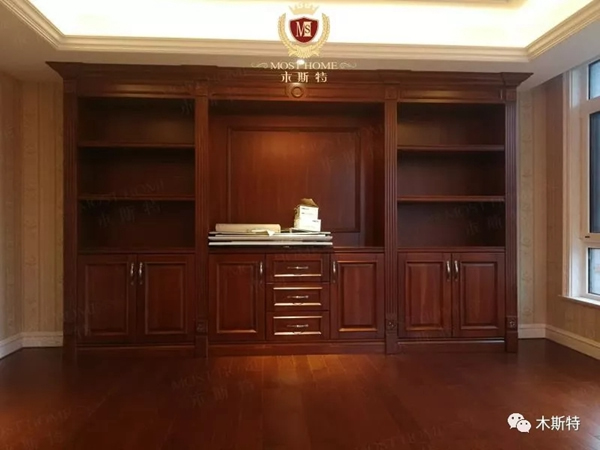 木斯特家裝現(xiàn)場(chǎng)直擊｜厚重大氣、形式功能統(tǒng)一的實(shí)木定制家居