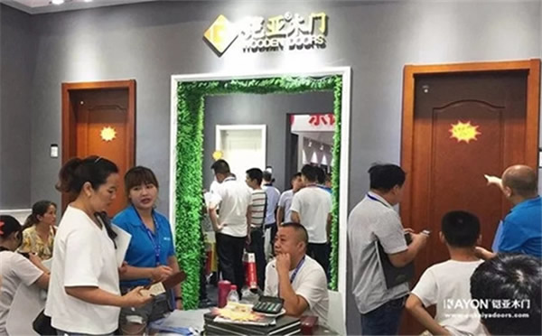 鎧亞木門|??2018感恩有您，2019繼續(xù)前行！