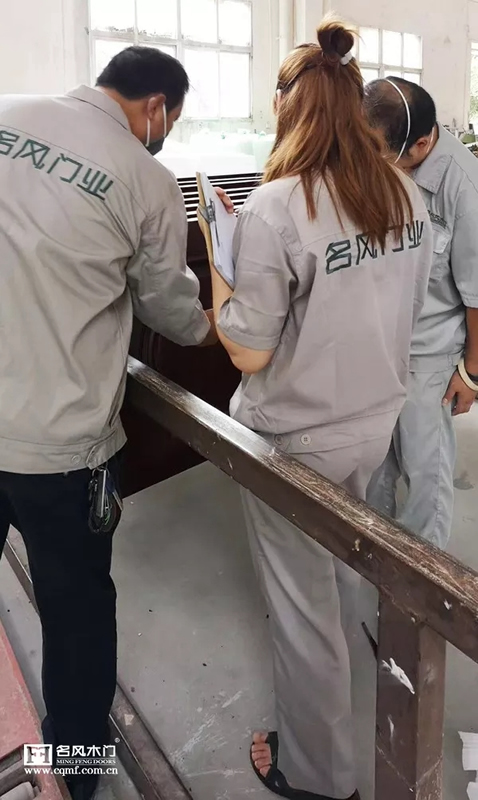 名風(fēng)木門堅持每天質(zhì)量巡查 杜絕任何瑕疵產(chǎn)品流入市場