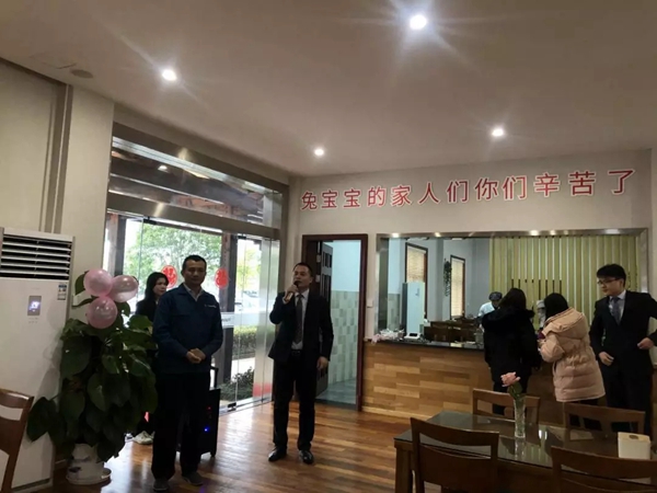兔寶寶木門為一線員工們提前舉辦年夜飯活動