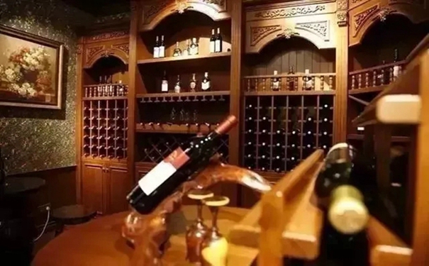 酒柜難以選擇？和府整木定制告訴你關(guān)于酒柜的那些事！