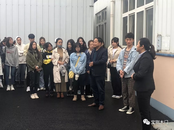 寶剛整木定制迎來青島理工大學(xué)的學(xué)生參觀
