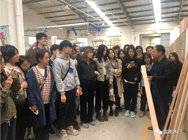 寶剛整木定制迎來青島理工大學(xué)的學(xué)生參觀
