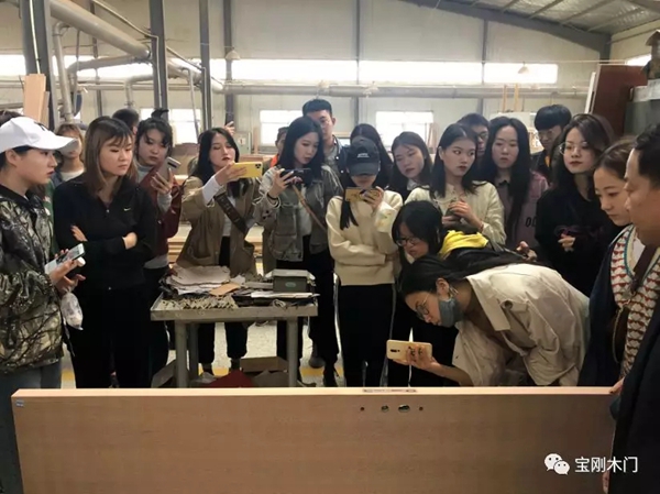 寶剛整木定制迎來青島理工大學(xué)的學(xué)生參觀