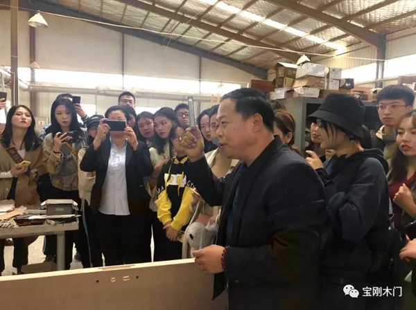 寶剛整木定制迎來青島理工大學(xué)的學(xué)生參觀