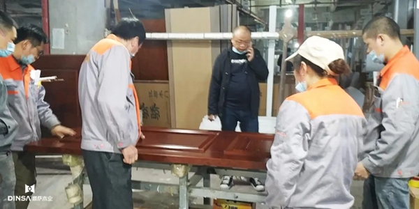 鼎薩木業(yè)生產(chǎn)經(jīng)營(yíng)全面恢復(fù)，滿懷豪情重啟品牌提升之路