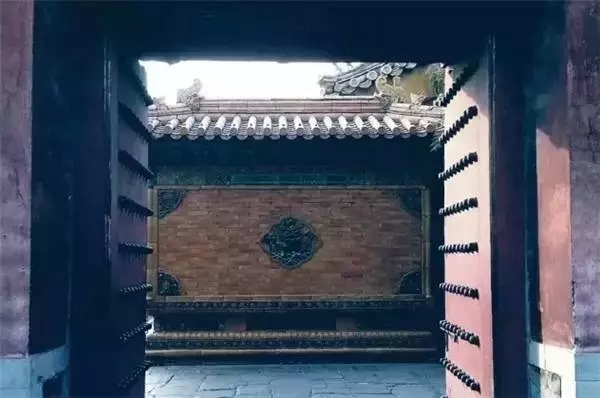 藝龍木門·整木定制：偏偏無意穿堂風(fēng) 將含蓄講與你聽