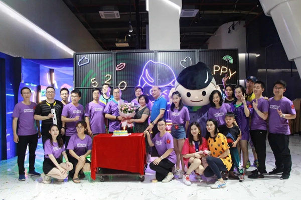 潤(rùn)成創(chuàng)展線上玩樂(lè)PLUS之夜帶著青春的氣息，與大家直播會(huì)面！