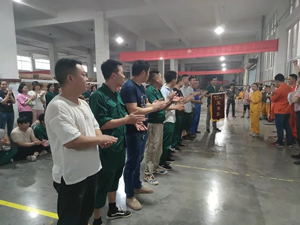 王力玉米木門(mén)舉行拔河比賽，促進(jìn)團(tuán)隊(duì)協(xié)作與凝聚力