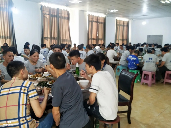 鼎薩木門舉行端午員工聚餐活動，全體員工共度端午佳節(jié)！