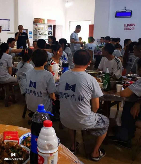 鼎薩木門舉行端午員工聚餐活動，全體員工共度端午佳節(jié)！