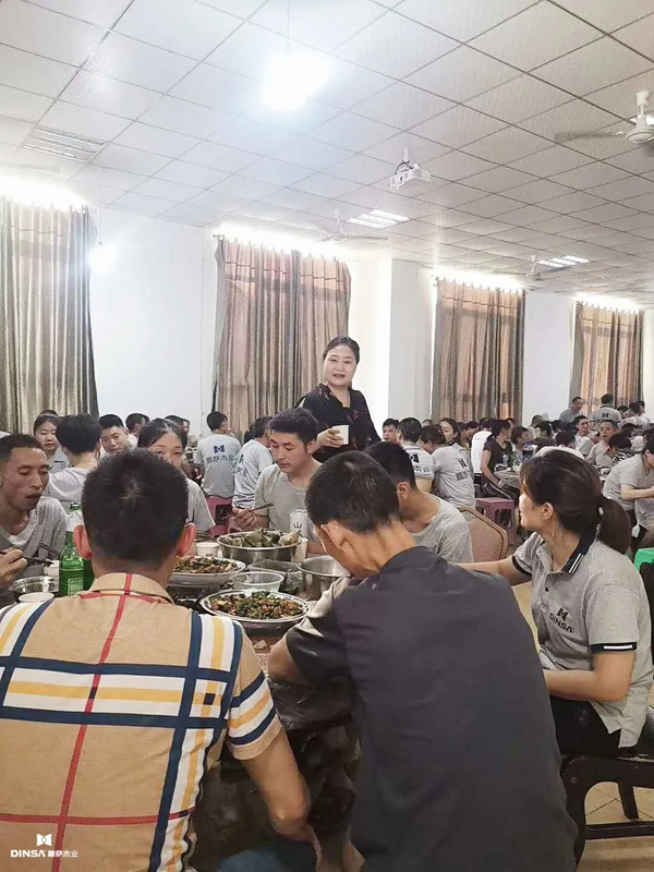鼎薩木門舉行端午員工聚餐活動，全體員工共度端午佳節(jié)！