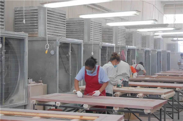 青島一木：實木門為什么這么貴，40多道工序缺一不可！
