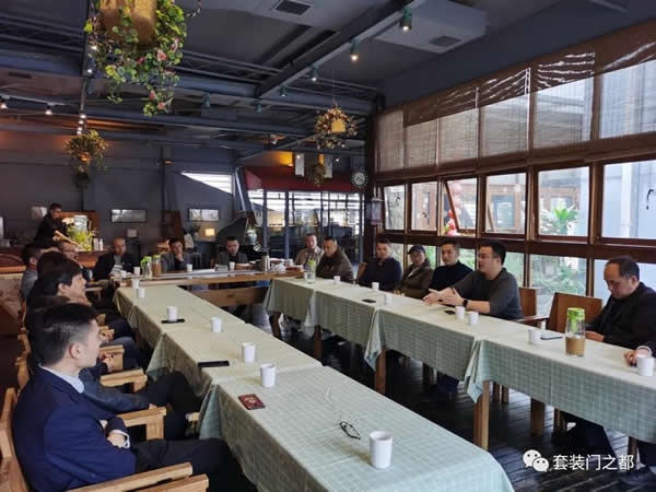 重慶舉行定制家具企業(yè)務(wù)實(shí)座談會