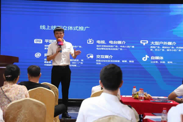 金秋十月碩果豐，新標(biāo)木門(mén)加盟簽約如火如荼！