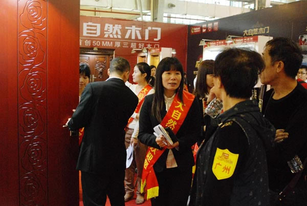 大自然木門(mén)廣東萬(wàn)人終極瘋搶會(huì)火爆上演