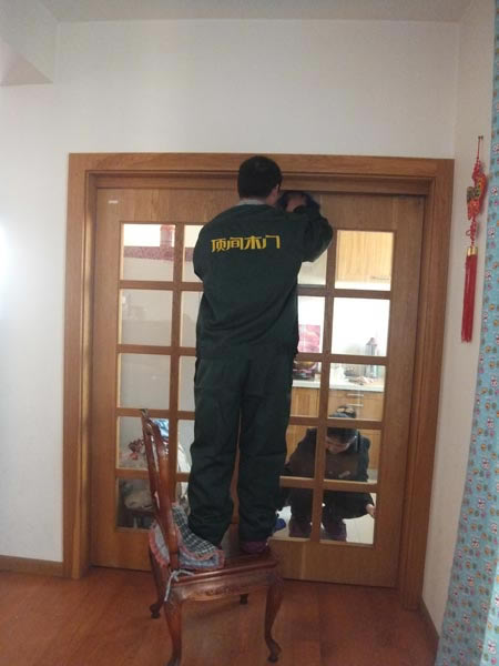 頂間木門“陽光行動”，進社區(qū)，送溫暖