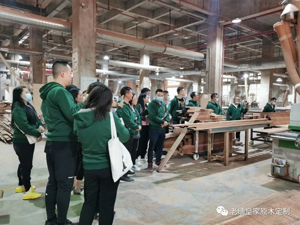 老緬皇家原木定制 | 貴陽以及武漢團(tuán)隊(duì)抵達(dá)重慶定制工廠進(jìn)行參觀學(xué)習(xí)交流