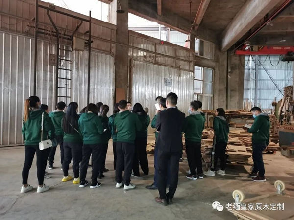 老緬皇家原木定制 | 貴陽以及武漢團(tuán)隊(duì)抵達(dá)重慶定制工廠進(jìn)行參觀學(xué)習(xí)交流